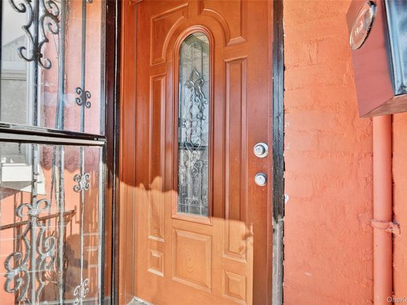 1007 E 215th Street, Bronx NY 10469