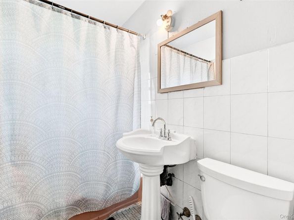 1007 E 215th Street, Bronx NY 10469