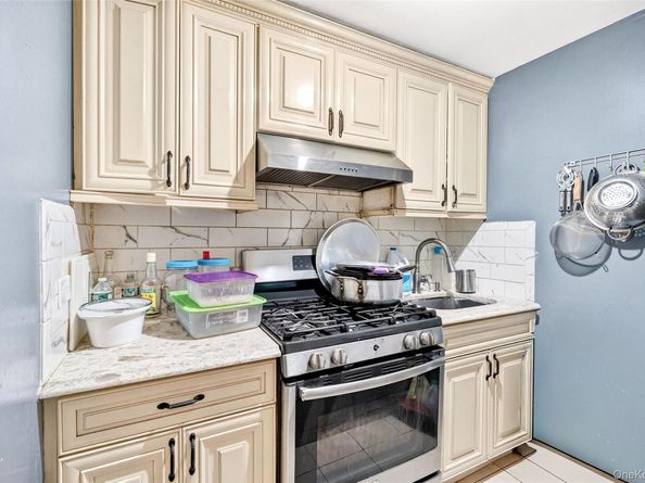 1007 E 215th Street, Bronx NY 10469