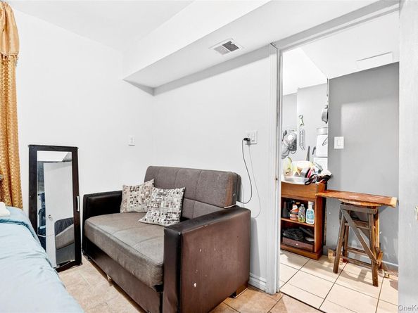 1007 E 215th Street, Bronx NY 10469