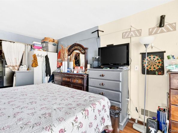 1007 E 215th Street, Bronx NY 10469