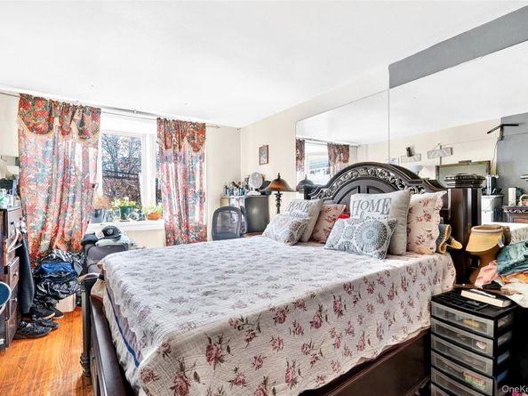 1007 E 215th Street, Bronx NY 10469