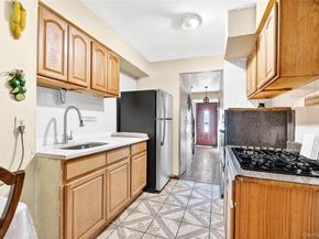 1007 E 215th Street, Bronx NY 10469