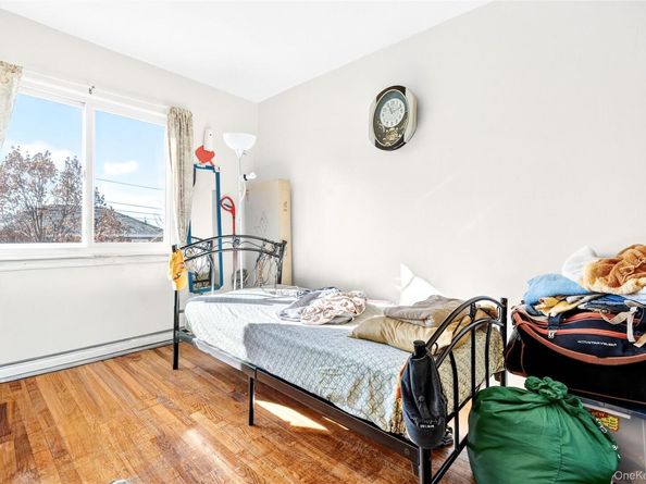 1007 E 215th Street, Bronx NY 10469