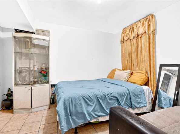 1007 E 215th Street, Bronx NY 10469