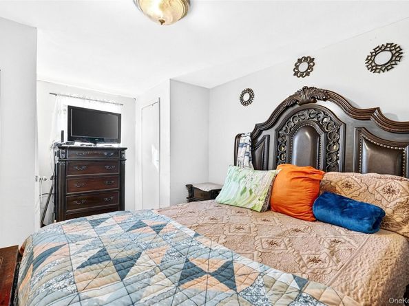 1007 E 215th Street, Bronx NY 10469