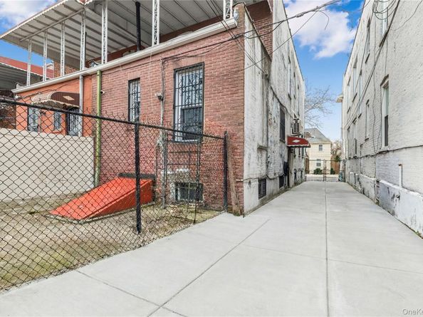 853 E 49th Street, Brooklyn NY 11203