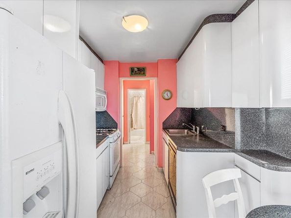 110-11 Queens Boulevard 31L, Forest Hills NY 11375