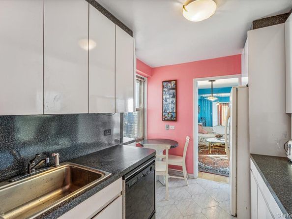 110-11 Queens Boulevard 31L, Forest Hills NY 11375