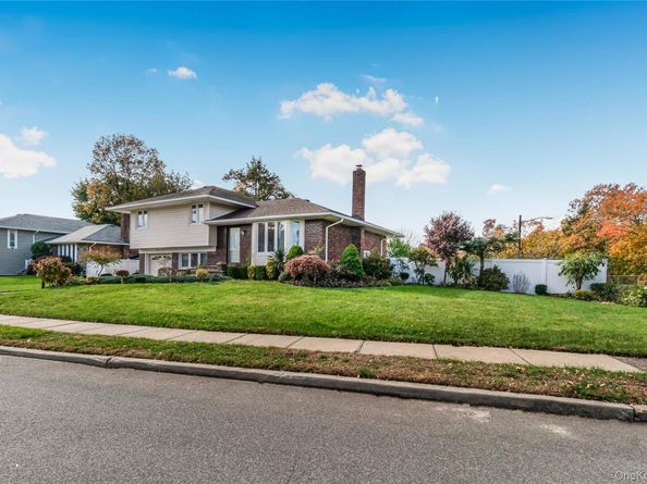 2 Deer Path Lane, Syosset NY 11791