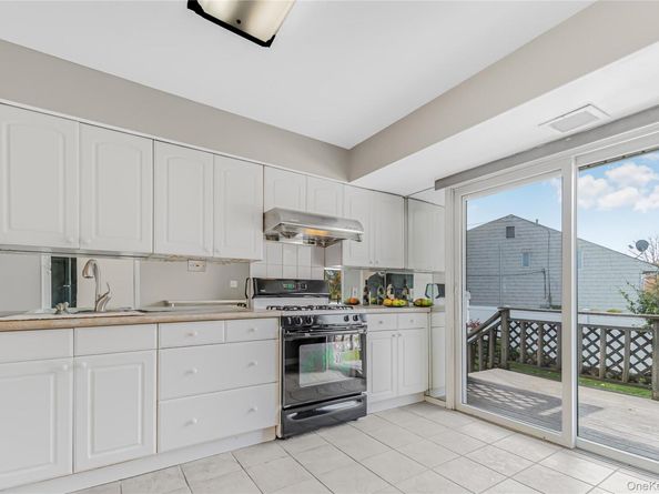 2 Deer Path Lane, Syosset NY 11791