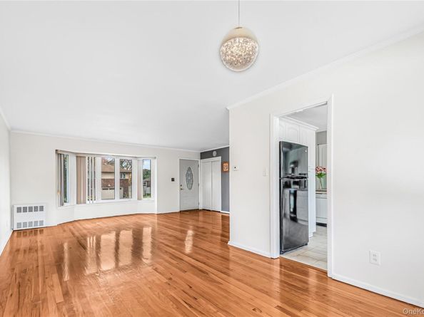 2 Deer Path Lane, Syosset NY 11791