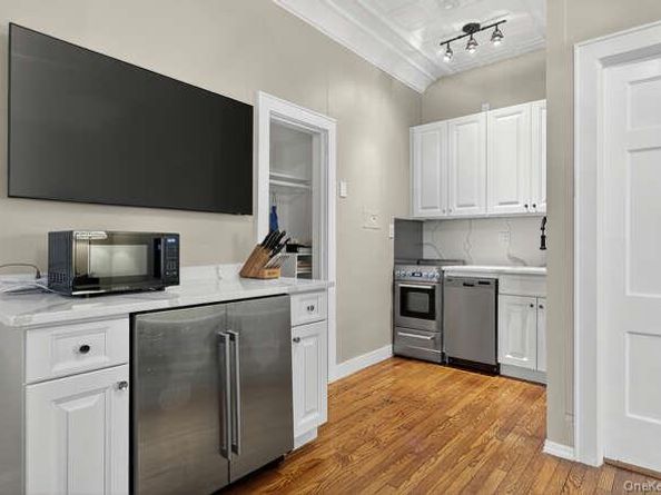 105 Seventh Street 10, Garden City NY 11530