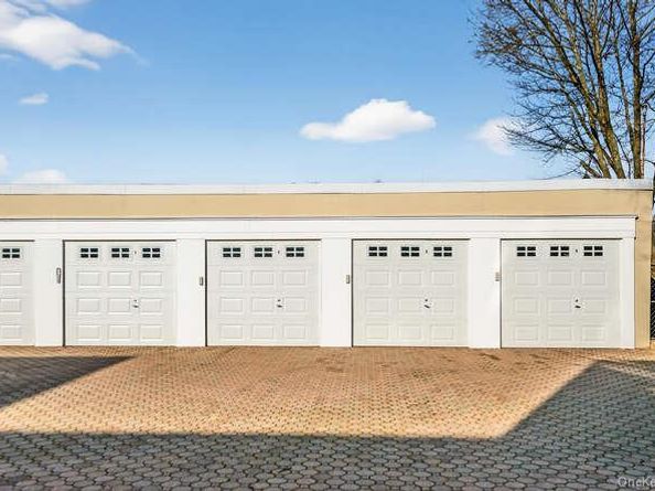 105 Seventh Street 10, Garden City NY 11530