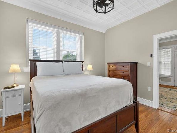 105 Seventh Street 10, Garden City NY 11530