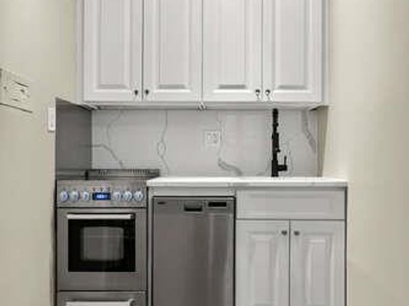 105 Seventh Street 10, Garden City NY 11530