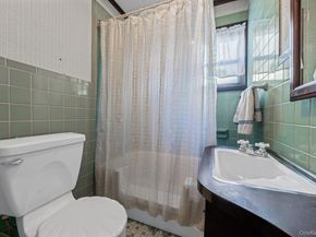 4611 245th Street, Douglaston NY 11362