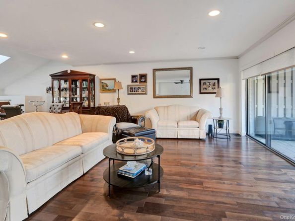 31 The Glen 31, Glen Head NY 11545