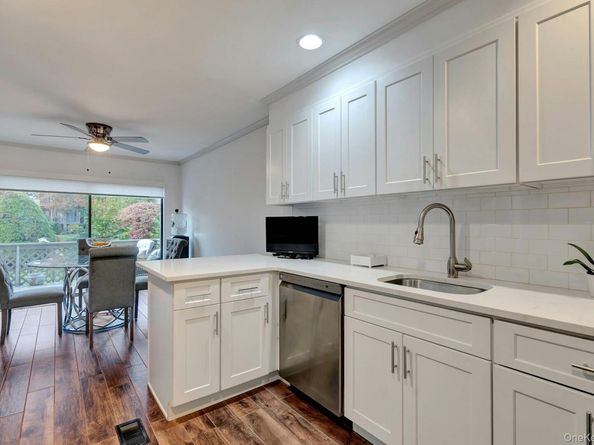 31 The Glen 31, Glen Head NY 11545