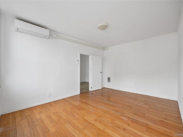 71-11 68th Street, Ridgewood NY 11385