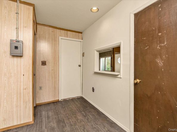 1 Ranch Lane, Levittown NY 11756