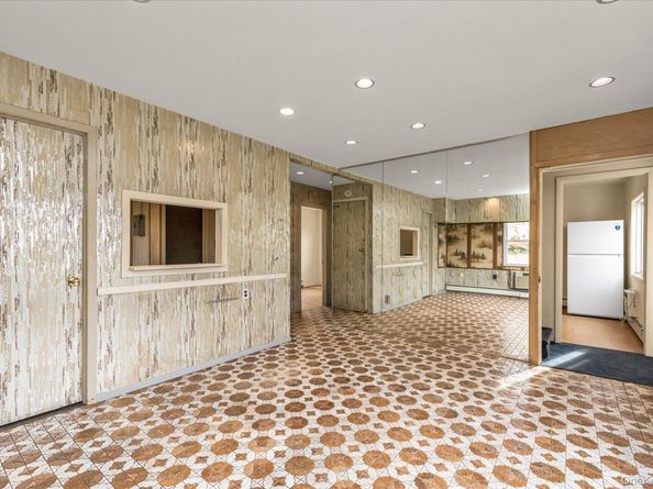 1 Ranch Lane, Levittown NY 11756