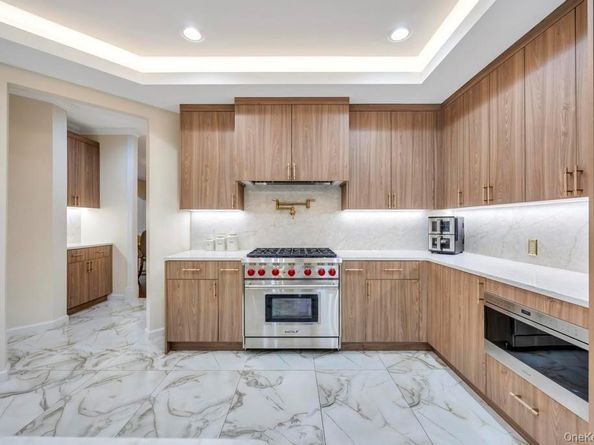 2 Old Bridge Court, Melville NY 11747