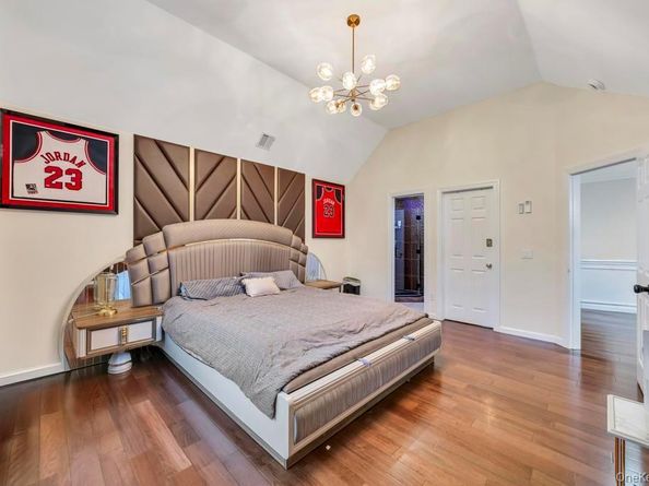 2 Old Bridge Court, Melville NY 11747