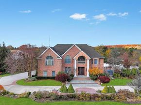 2 Old Bridge Court, Melville NY 11747