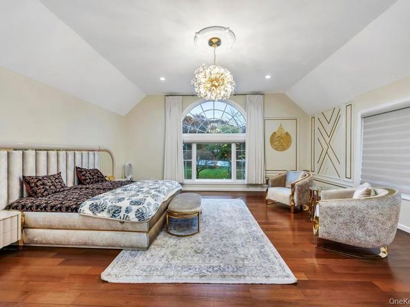 2 Old Bridge Court, Melville NY 11747