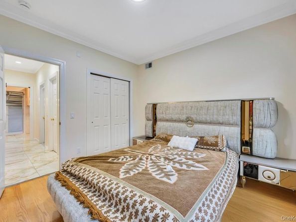 2 Old Bridge Court, Melville NY 11747