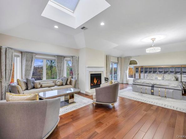 2 Old Bridge Court, Melville NY 11747