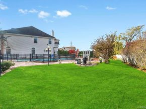 2 Old Bridge Court, Melville NY 11747