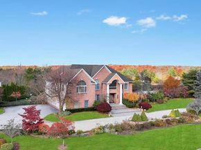 2 Old Bridge Court, Melville NY 11747
