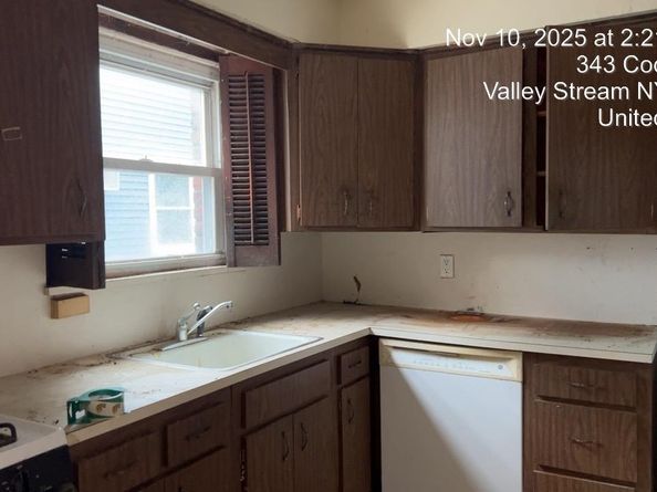 343 Cochran Place, Valley Stream NY 11581