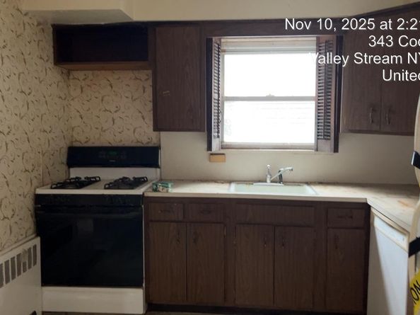 343 Cochran Place, Valley Stream NY 11581