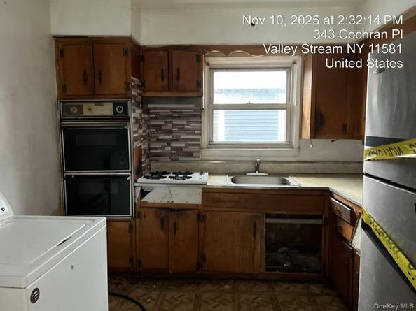 343 Cochran Place, Valley Stream NY 11581