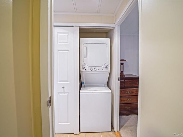 91 Village Circle W, Manorville NY 11949