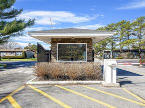 91 Village Circle W, Manorville NY 11949