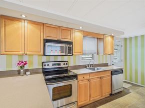 91 Village Circle W, Manorville NY 11949