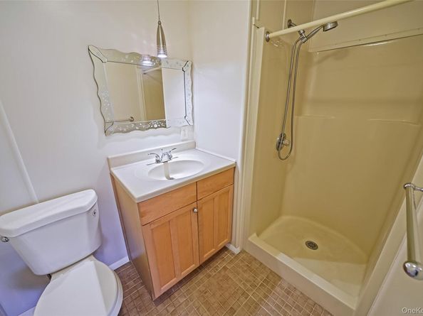 91 Village Circle W, Manorville NY 11949