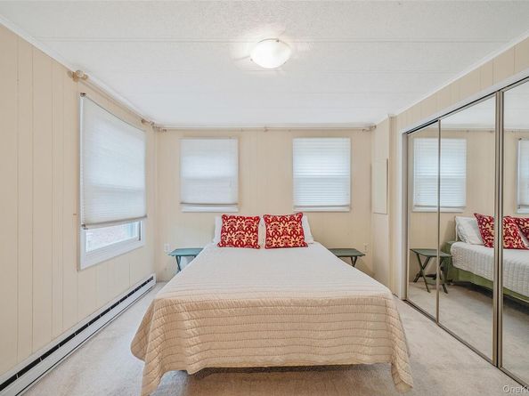 91 Village Circle W, Manorville NY 11949