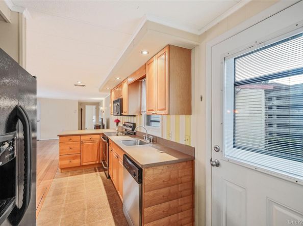 91 Village Circle W, Manorville NY 11949