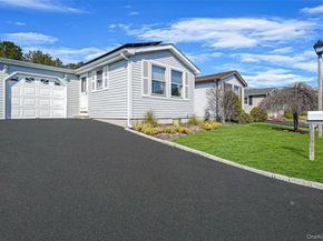 91 Village Circle W, Manorville NY 11949