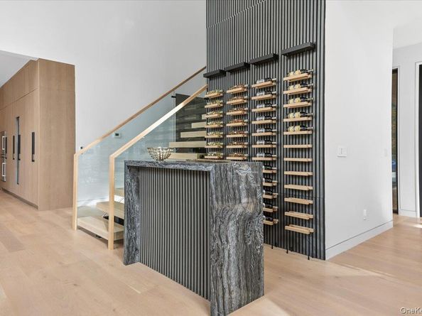 21 Westwood Road, Wainscott NY 11975