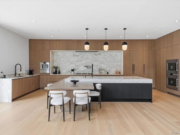 21 Westwood Road, Wainscott NY 11975