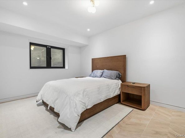 21 Westwood Road, Wainscott NY 11975