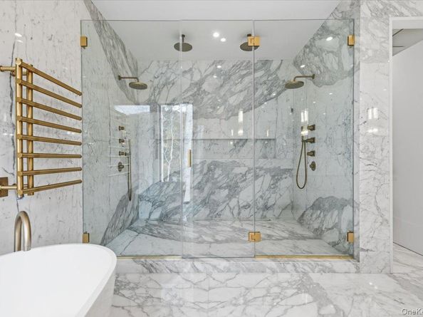 21 Westwood Road, Wainscott NY 11975