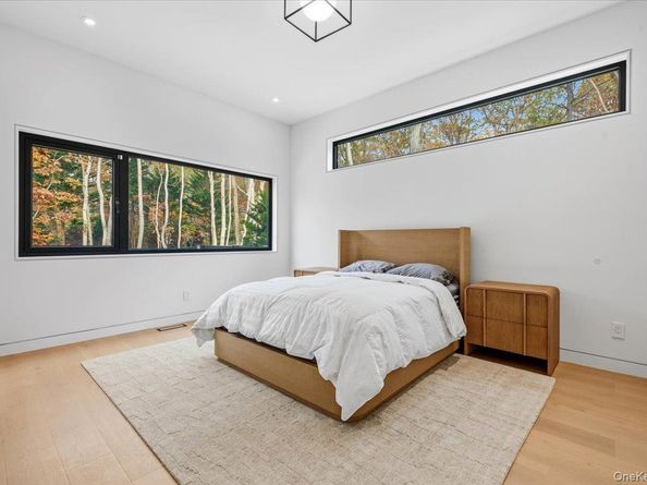 21 Westwood Road, Wainscott NY 11975