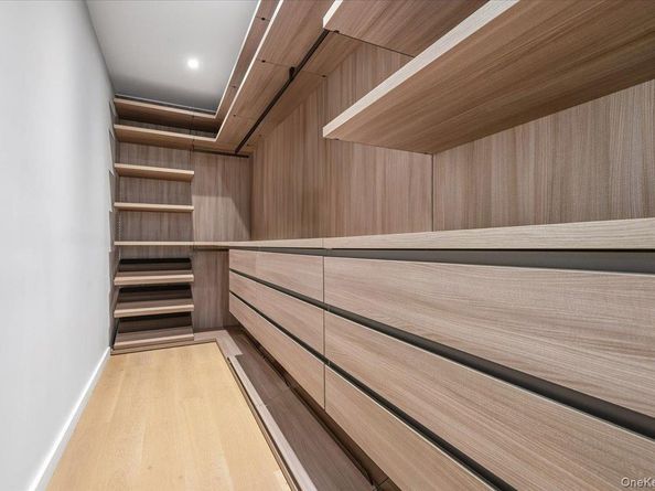 21 Westwood Road, Wainscott NY 11975